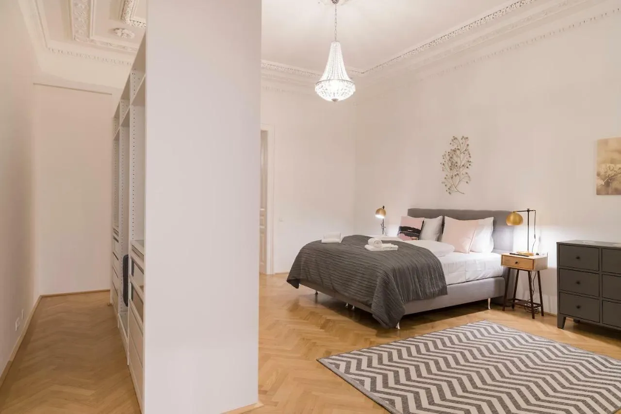 Palais Schottentor Vienna Apartment