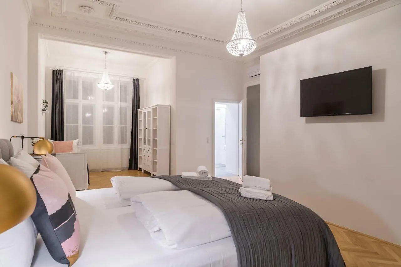 Palais Schottentor Vienna Apartment